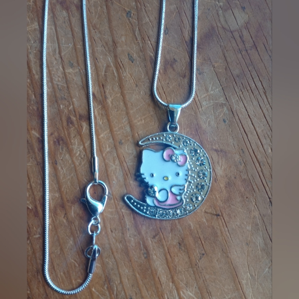 Hello kitty necklace